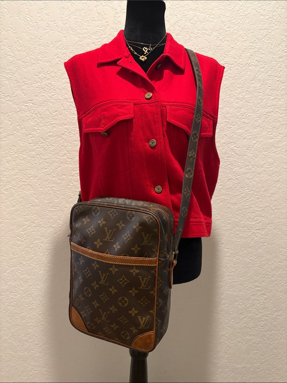 Louis Vuitton Monogram Canvas Messenger Bag in Brown